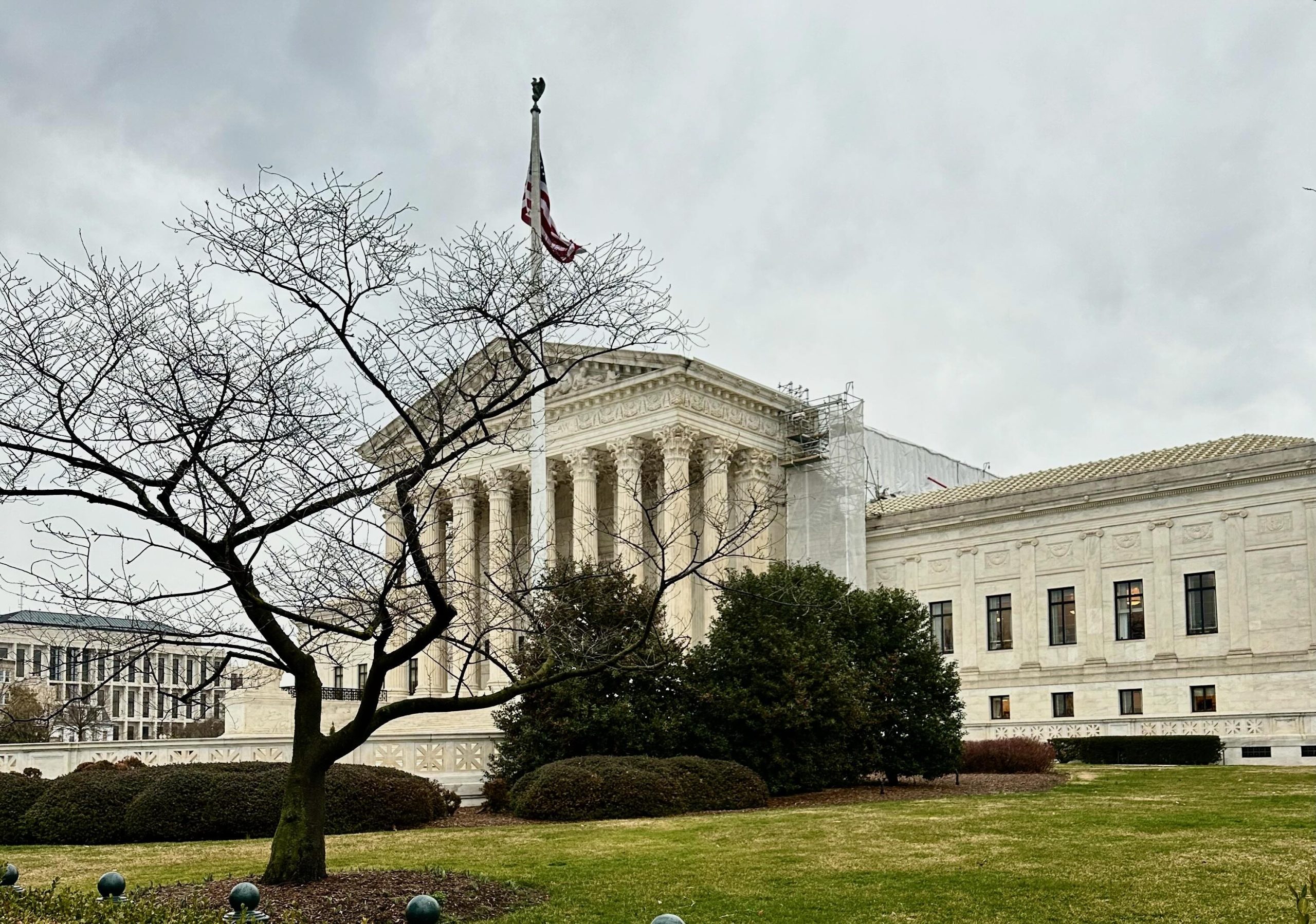 www.scotusblog.com