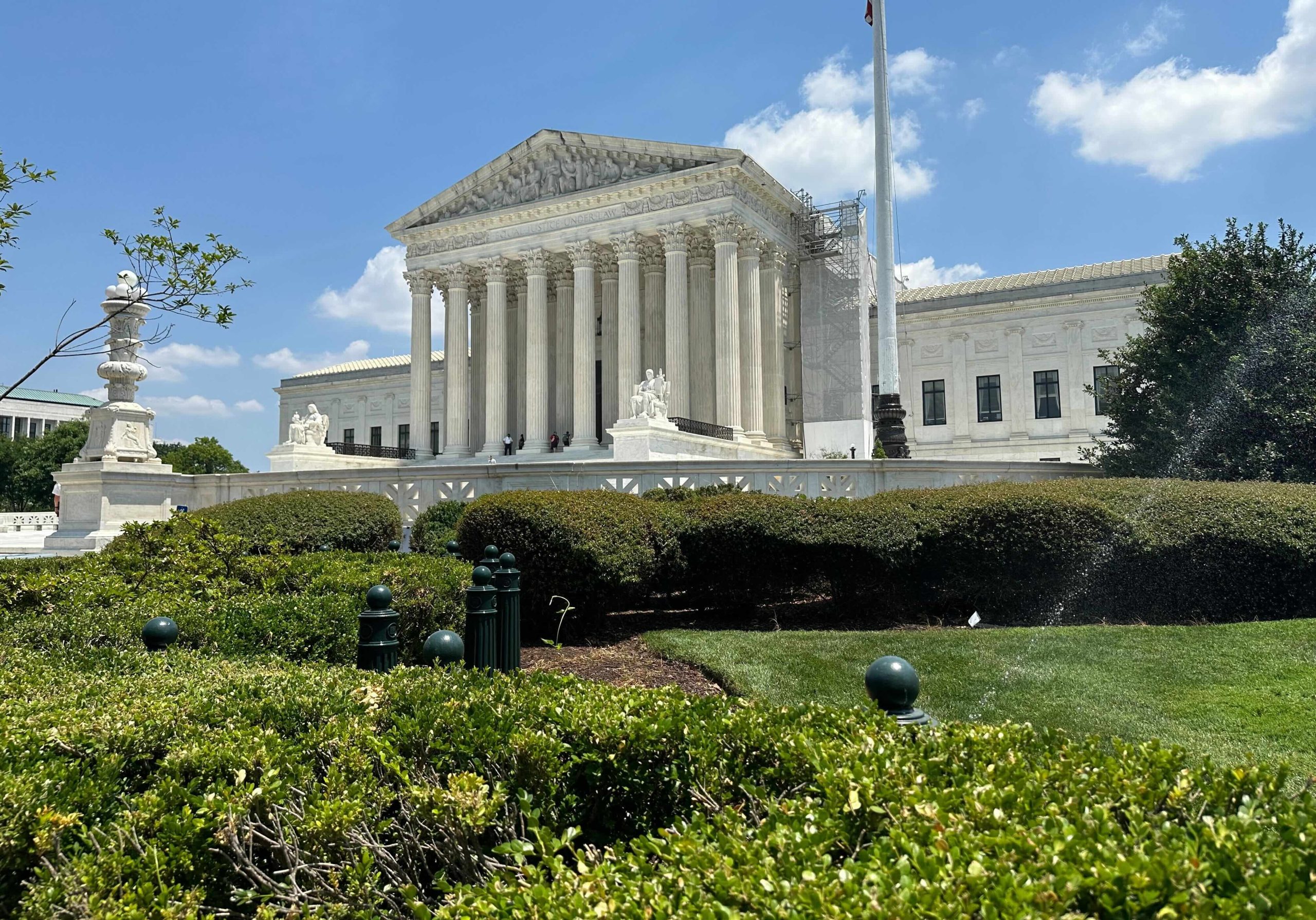 www.scotusblog.com