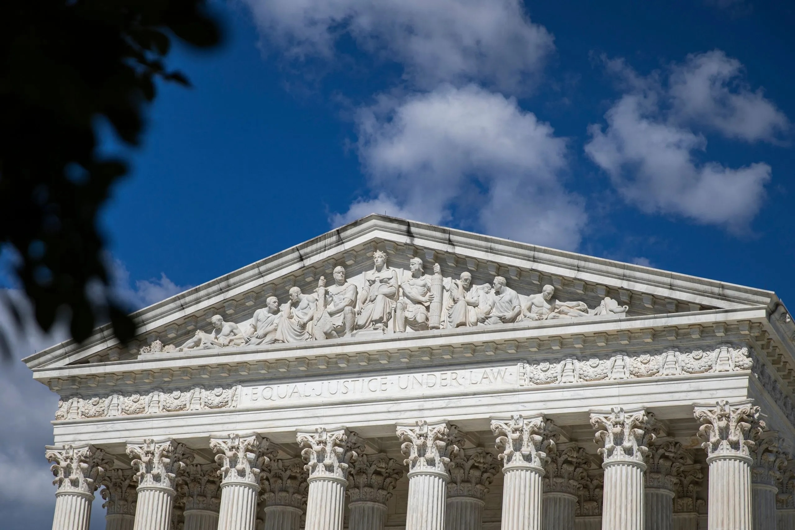 www.scotusblog.com