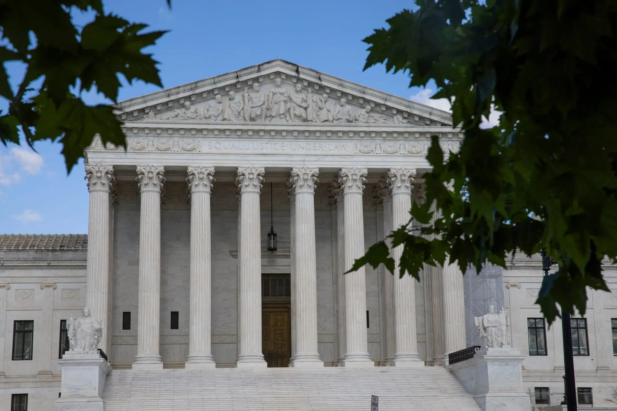 www.scotusblog.com