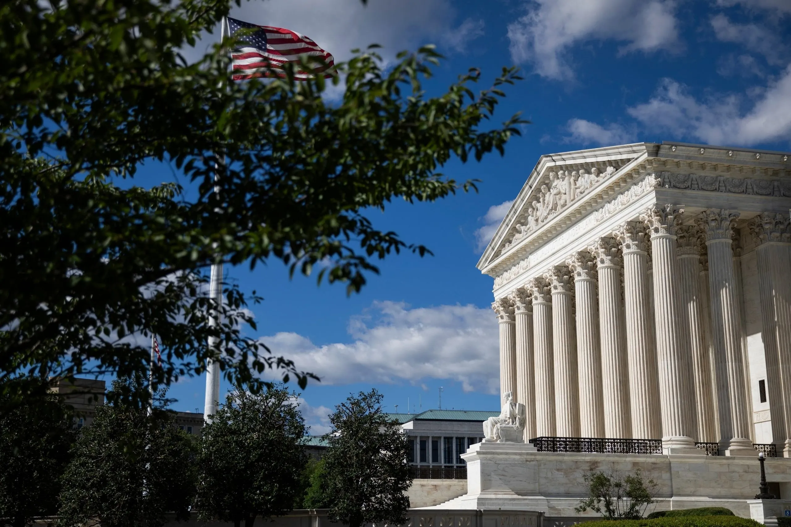 www.scotusblog.com