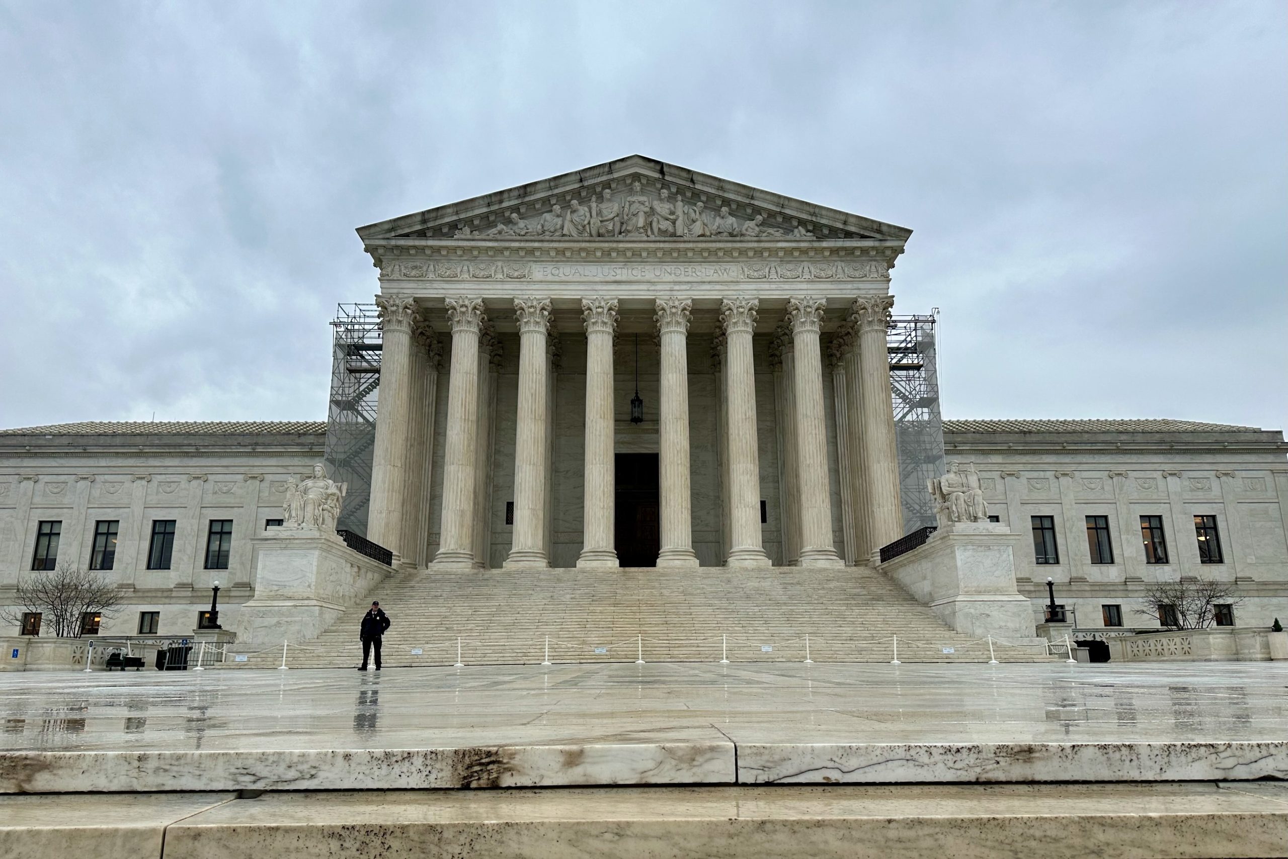 www.scotusblog.com
