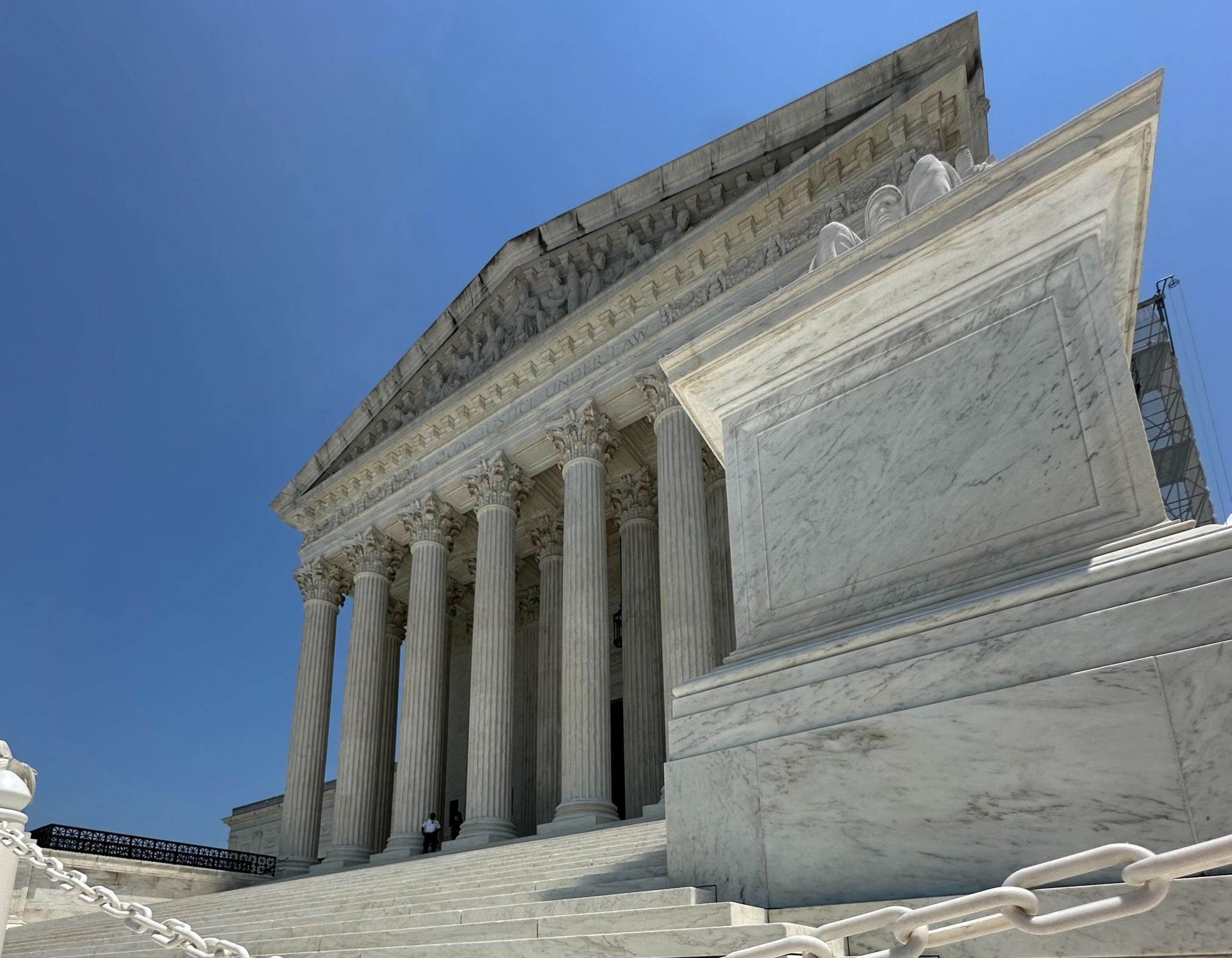 www.scotusblog.com