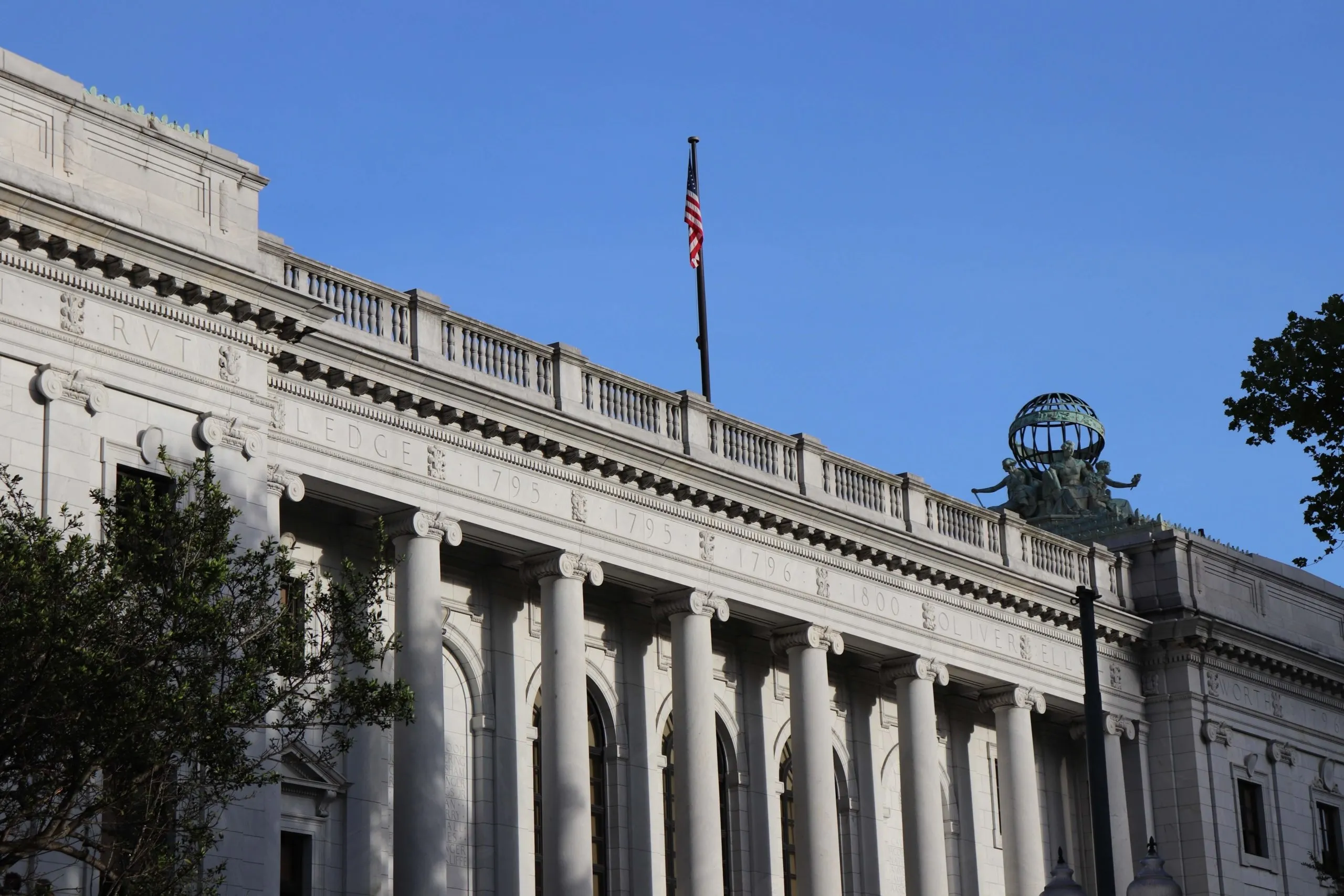 www.scotusblog.com