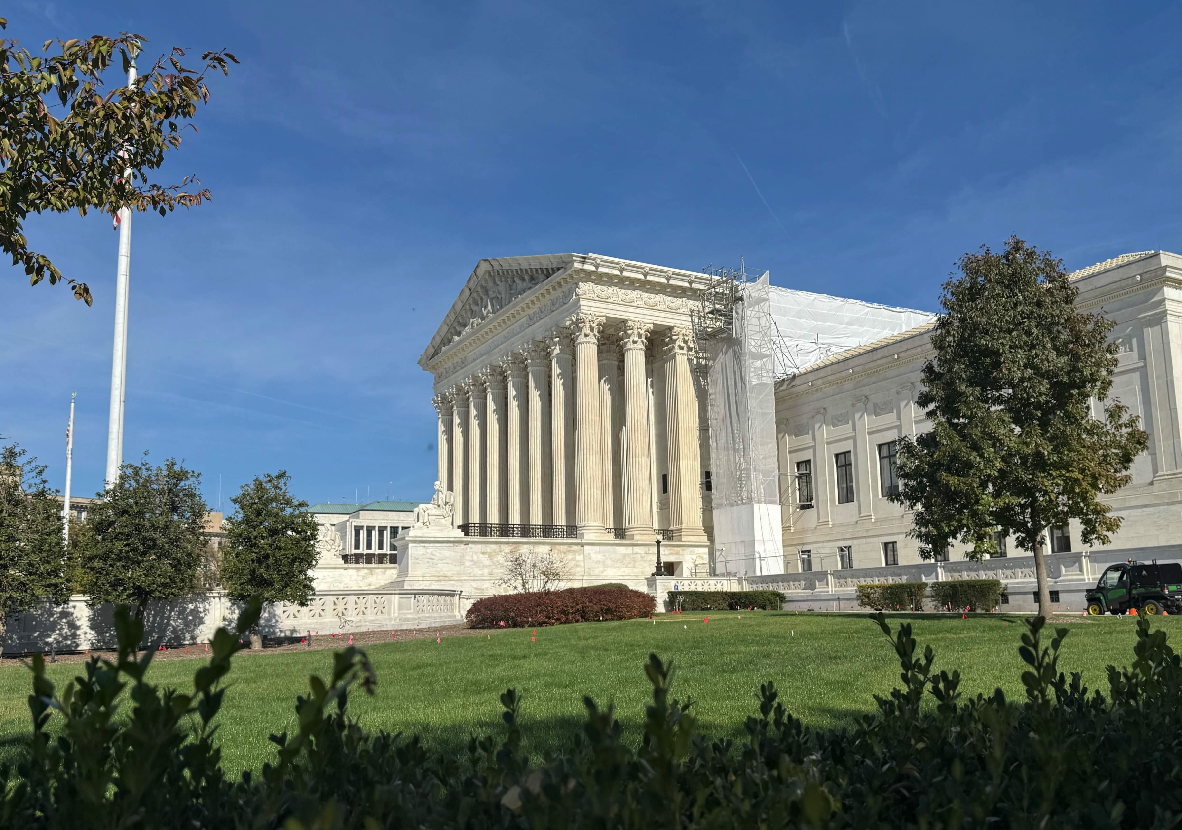 www.scotusblog.com