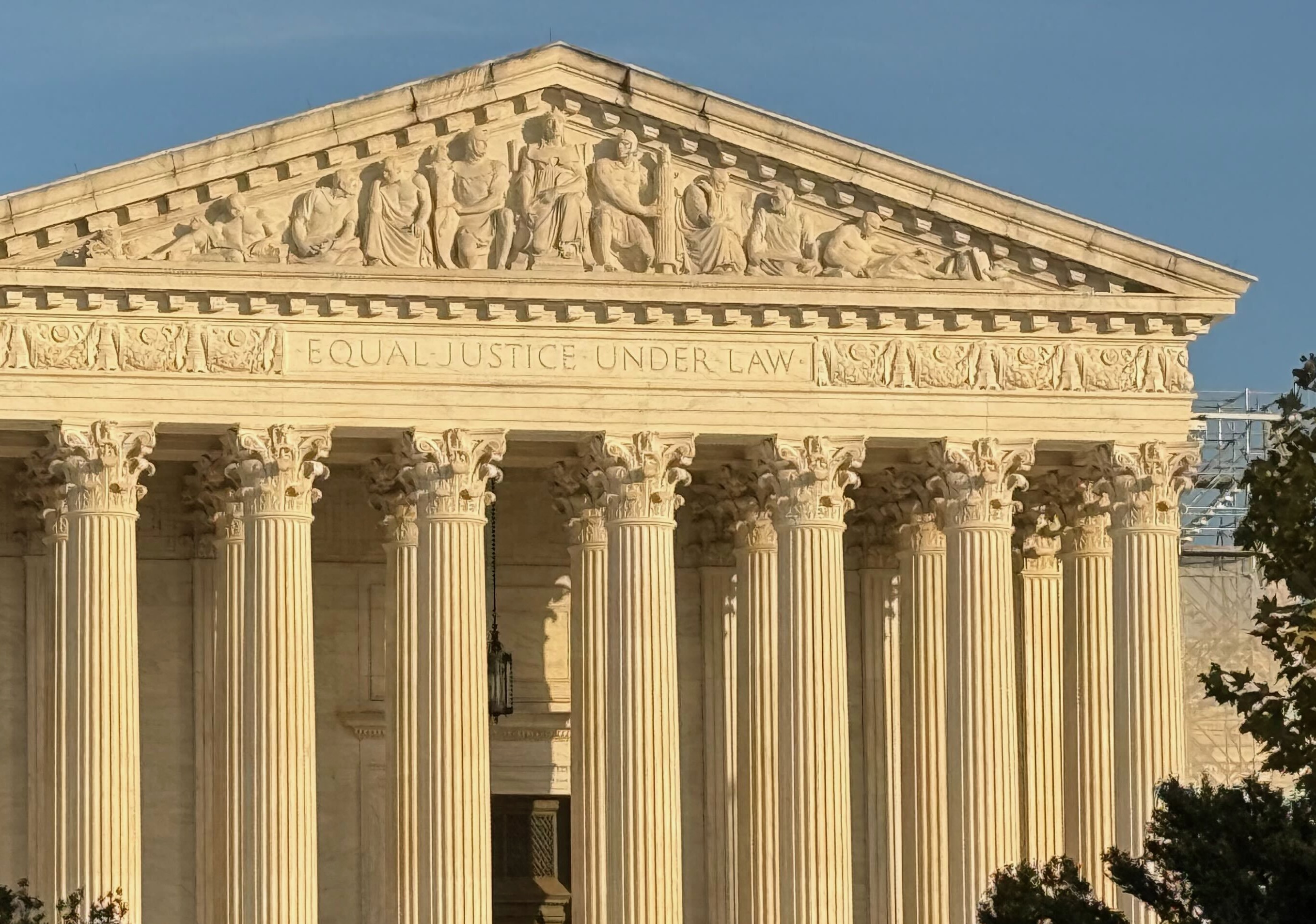 www.scotusblog.com