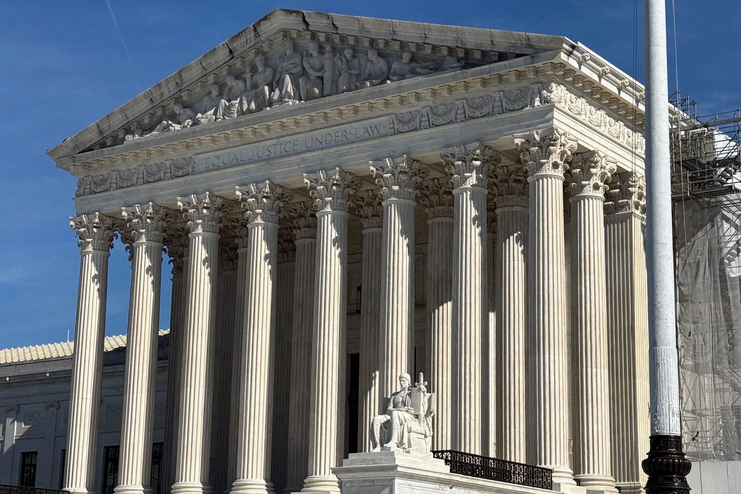 www.scotusblog.com