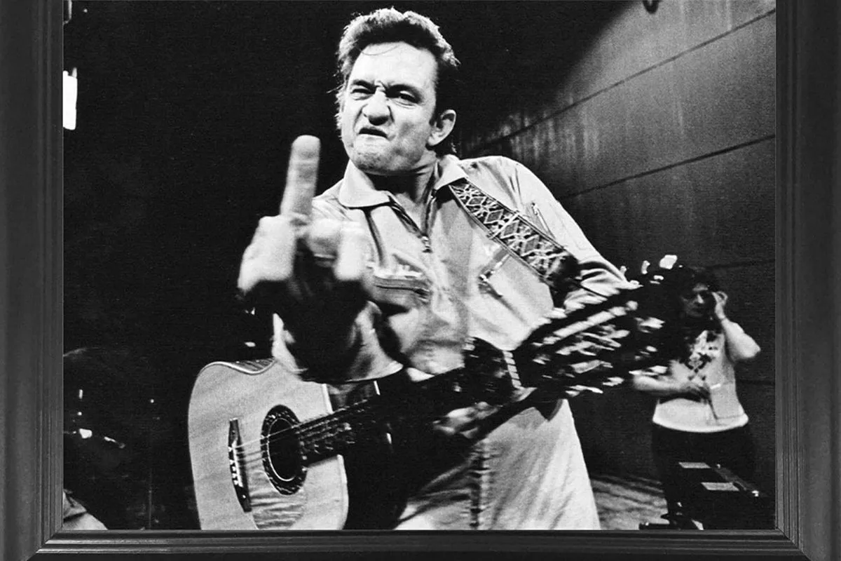 Johnny-cash-middle-finger-FI.jpg