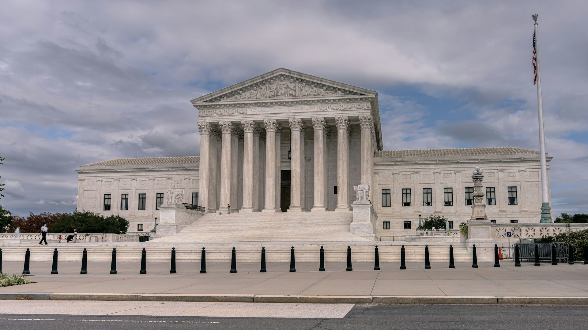 www.scotusblog.com