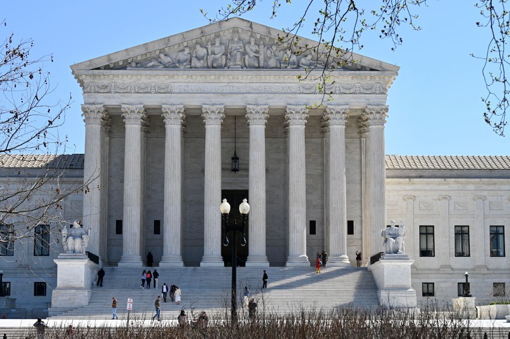 www.scotusblog.com
