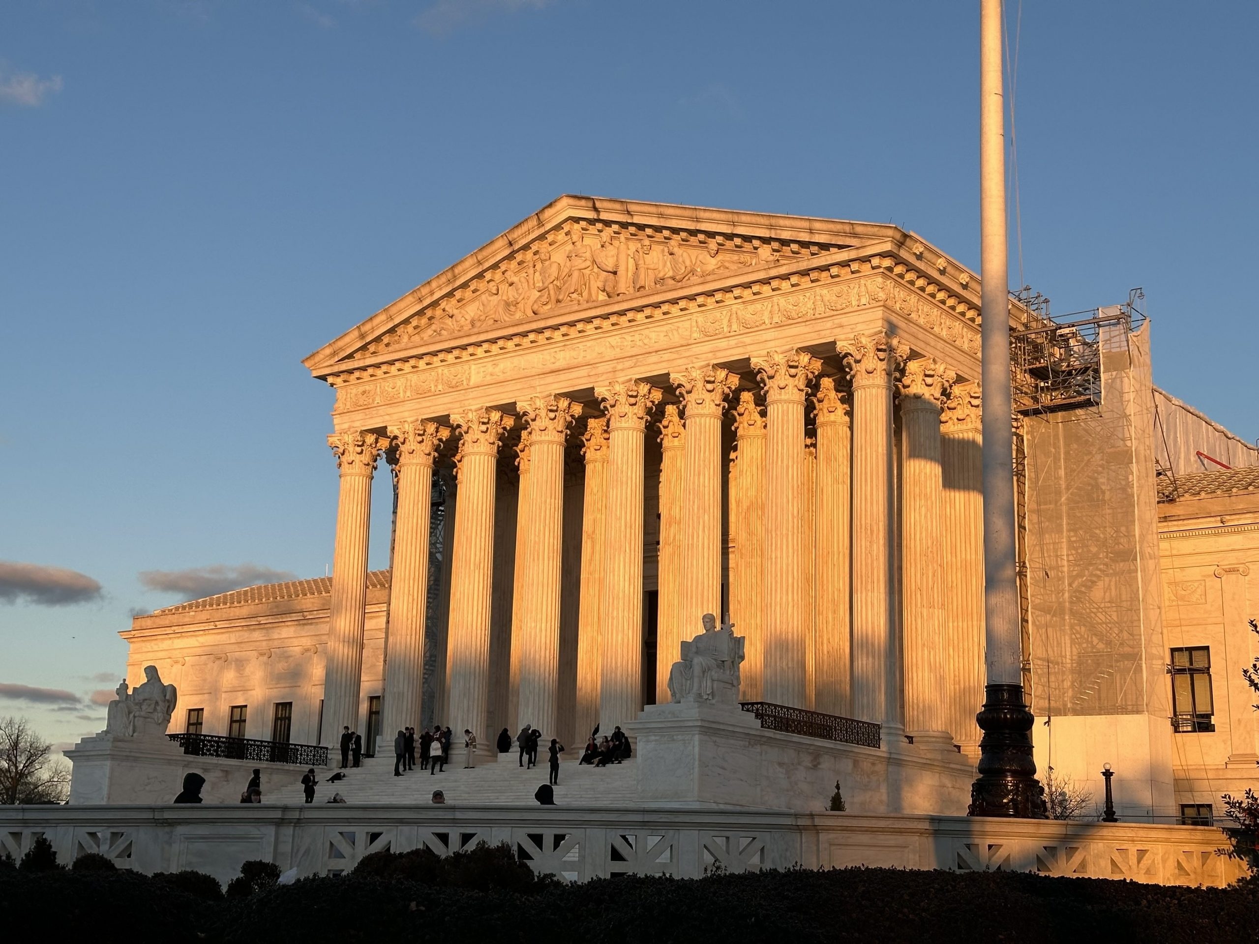 www.scotusblog.com